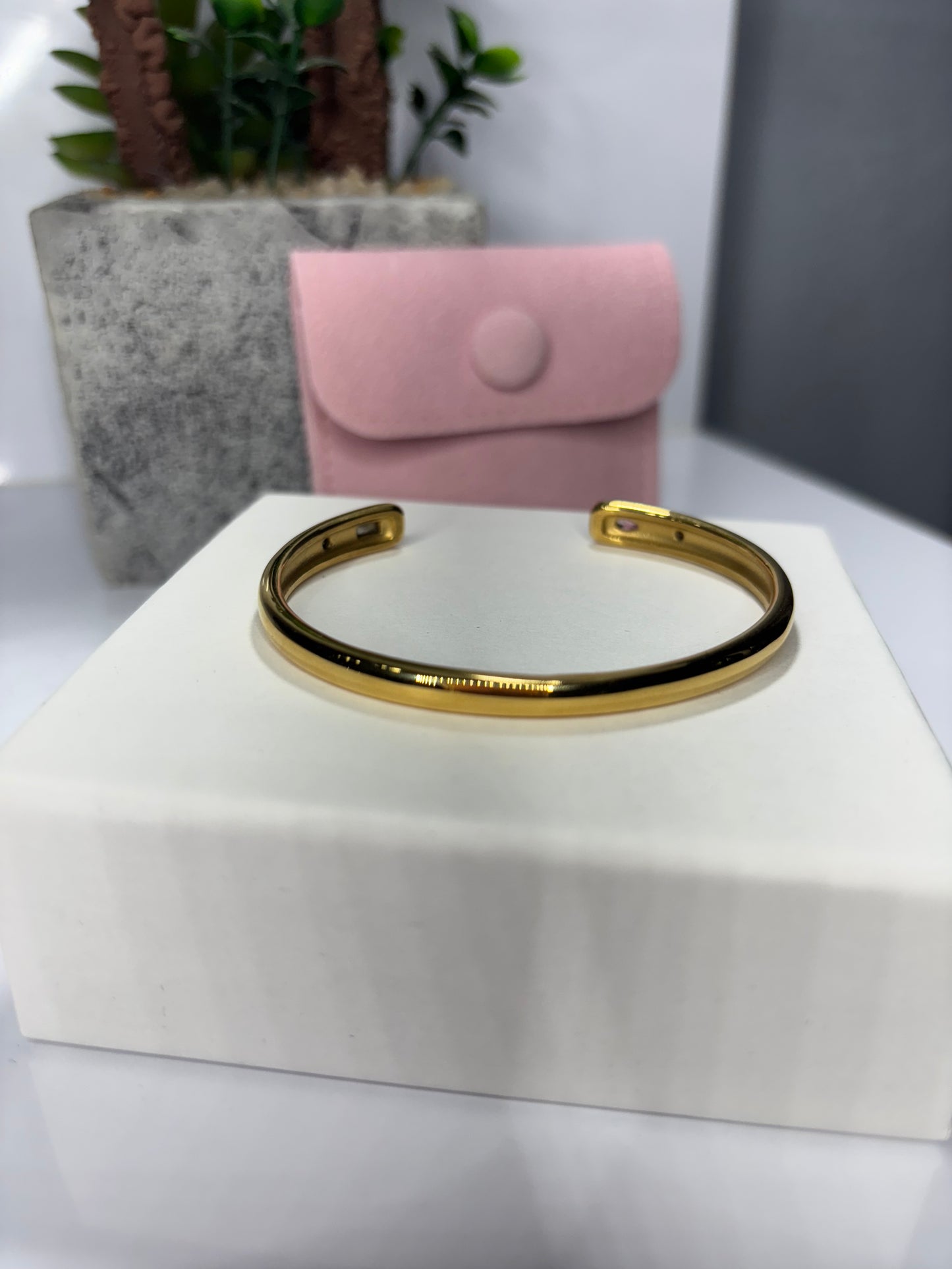 Victoria Bangle